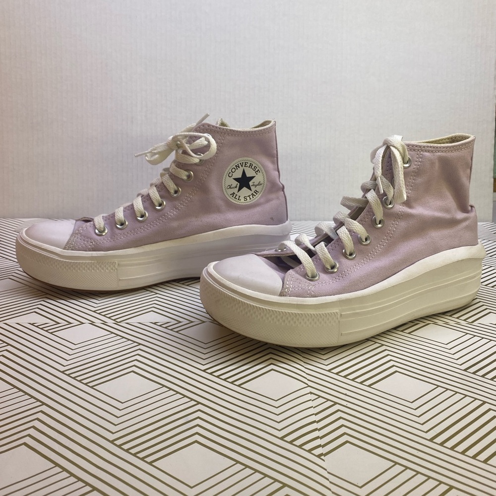 NWOT, Converse Women's High-Top Sneakers - Light Purple, size 8 US